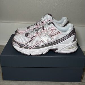 New Balance Women's Athletic Shoes - White and Pink